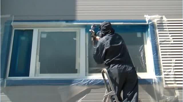 Окраска пластиковых окон на дому
